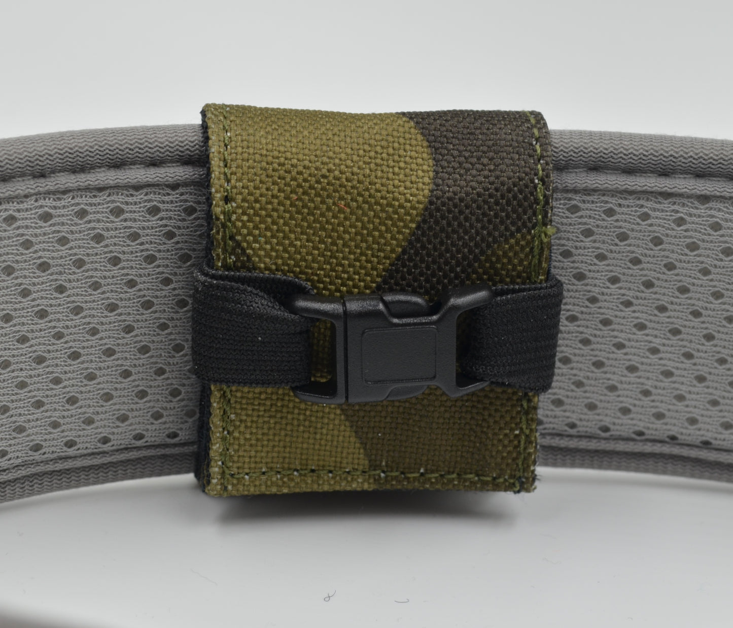 josi.li Nylon GPS Tracker Tasche für AirTag und Chipolo One - Schwimmtauglich - Camouflage, sicherer Verschluss